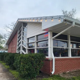 the outside of the restaurant