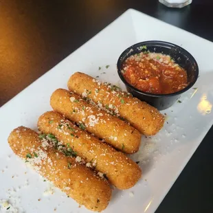 Mozzarella sticks (photo is missing the couple we ate) with sauce