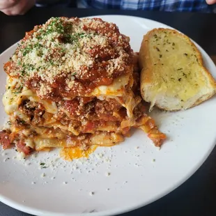 Lasagna and garlic bread