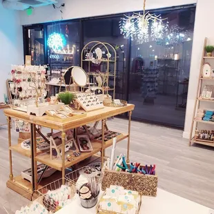 Sparkling jewelry &amp; more! Find the perfect gift at Pretty Pickie Boutique.