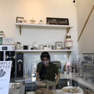 Yup give me a walnut brownie, marble cupcake, 2 macaroons