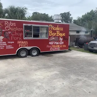 ows a food truck parked in front of a house