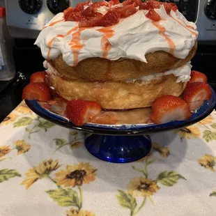 Summer ready with this delicious fresh cake with light fluffy cake with Fresh cooked Strawberries along with creamy whipped topping.