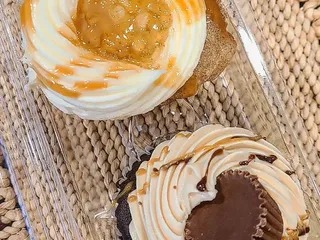 B'zzz Cakes