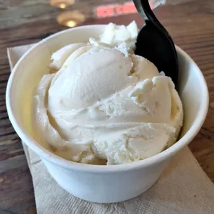 Caramel pretzel kids scoop