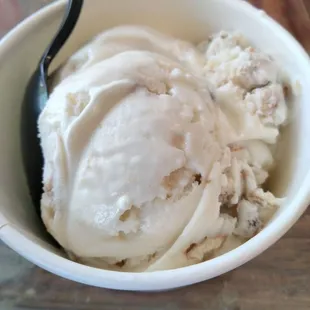 Caramel pretzel ice cream