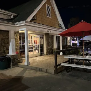 the outside of the building at night