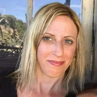 Kelly K.