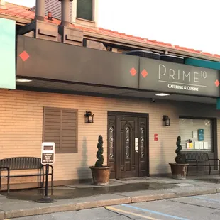 the front entrance of a restaurant