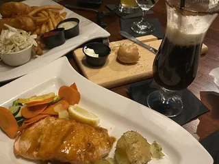 The Lakes Bar & Grille