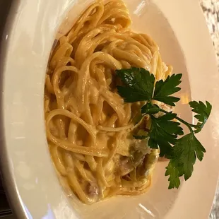 Carbonara with linguine and bacon