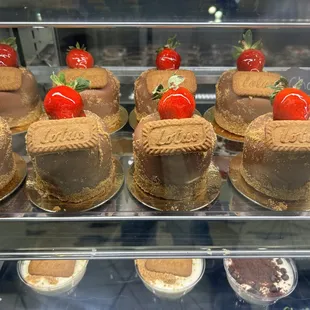 food, cupcakes, dessert