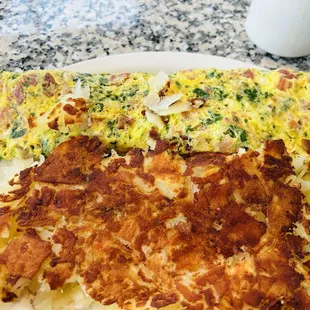 Omelet and hash browns
