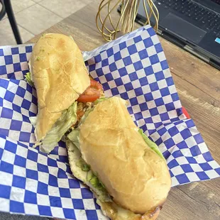 CLT Sandwich 
Chicken, lettuce, tomate 

Freshly made, delicious