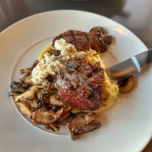 Beef Tenderloin Filet 6oz + side of mashed potatoes &amp; Sautéed Mushrooms