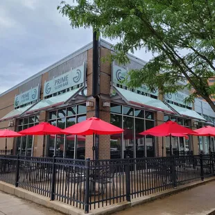 the outside of the restaurant