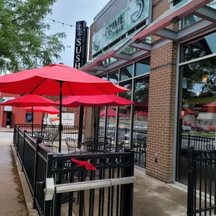 the outside of the restaurant