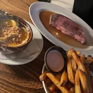 Prime rib with mac and cheese and triple fried potato as the sides