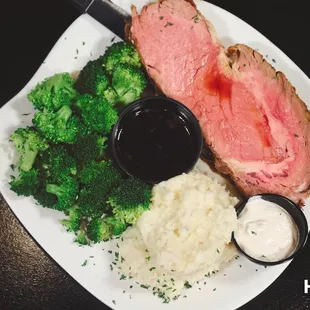 Meat the Meat prime rib, broccoli, &amp; mashed potatoes.
