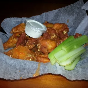Medium garlic wings, celery &amp; bleu cheese. Yum!