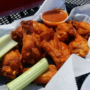 fried chicken, fried chicken wings, chicken wings and fried chicken, food, chicken, bbq chicken, chicken wings, bbq wings, poultry