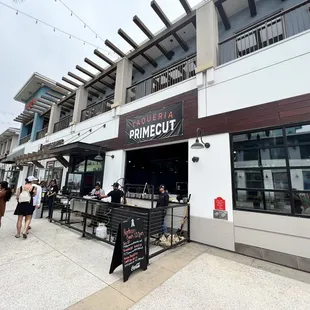 the outside of a restaurant