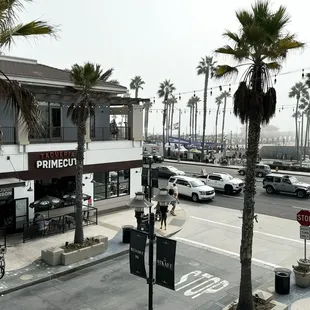 Great location. 10/10 food