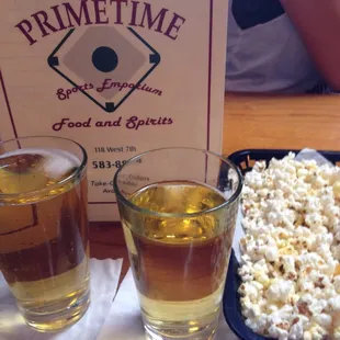 2 for 1 Happy Hour drinks.