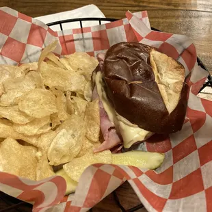 Pretzel Freak sandwich