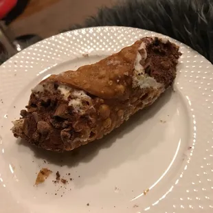 Best cannolis beats every Italian take out place I have ever been too. I think I am in love!!!