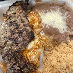 Chilaquiles con bistec