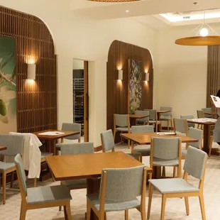 Newly remodeled restaurant &amp; bar at the JW Marriott Orlando