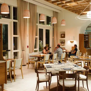 Newly remodeled restaurant &amp; bar at the JW Marriott Orlando