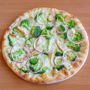 Chicken &amp; Broccoli Pizza