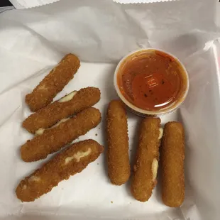 Mozzarella sticks with marinara