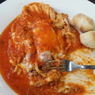 Lasagne and garlic knots