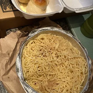 Spaghetti with garlic and Oil