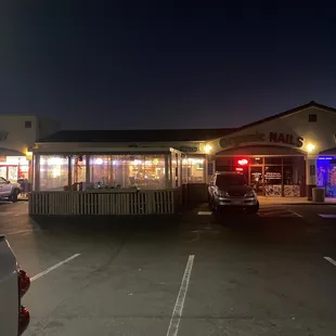 People being seated after me and my little girl being told they're closed