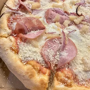 Aloha Pizza with Red Onions added