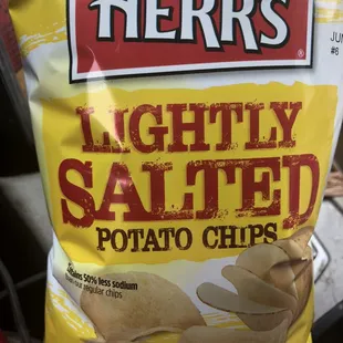 HERR's LIGHTLY SALTED POTATO CHIPS