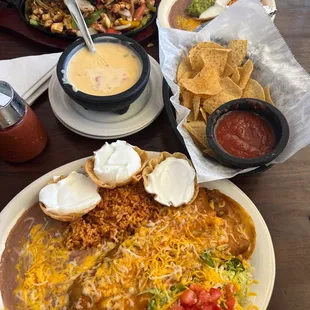 chicken enchiladas, Queso Dip