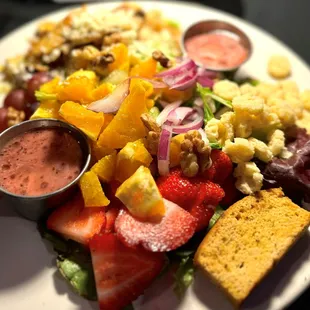 Orange Chicken Salad - GF Fresh Spinach &amp; romaine, grilled chicken, strawberry, grapes, oranges, red onion, feta &amp; walnuts