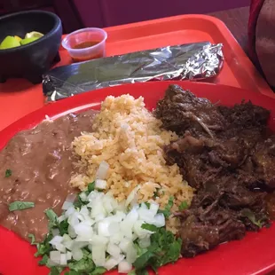 Platillo de barbaqoa...flavorful meat served with homemade tortillas