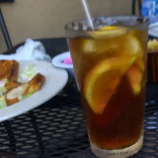 Look at those lemons in the iced tea !