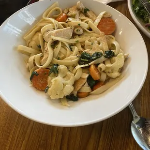 Pasta primavera with chicken