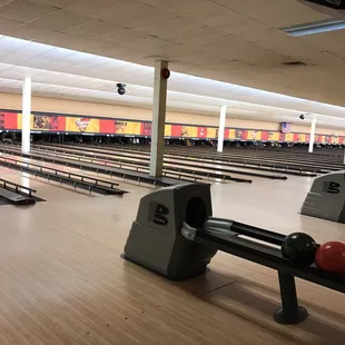No frills bowling alley. Extremely helpful staff.