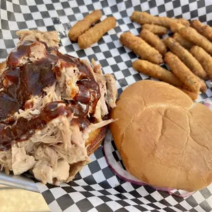 Pulled pork with fried green beans