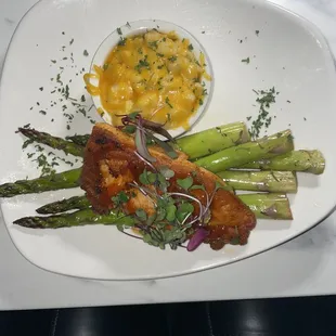 Salmon, asparagus, and Mac n cheese. So good!