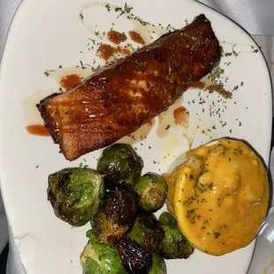 Salmon with Brussel Sprouts and Mac n Cheese. 4/10.