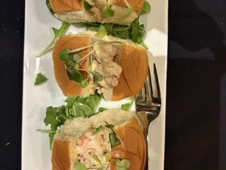 Avenue Kitchen & Cocktails